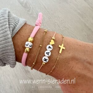 Armband met initialen roze